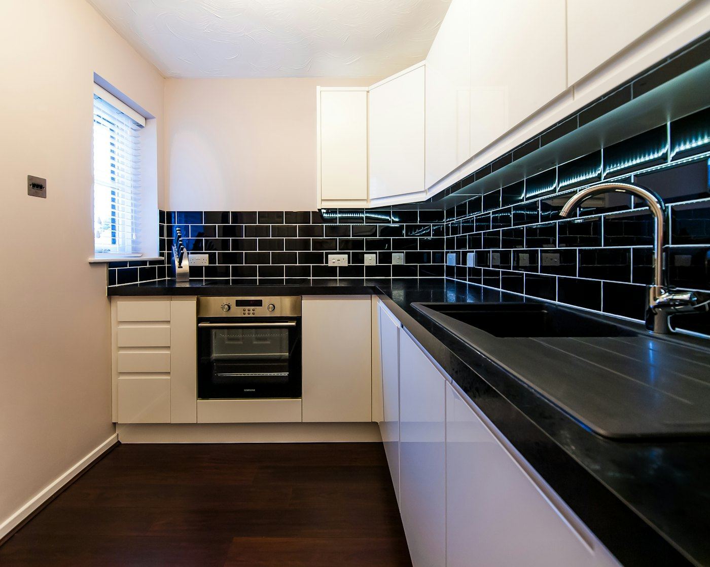 Kitchen tile backsplash